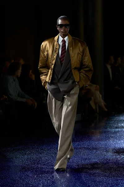 Look 28